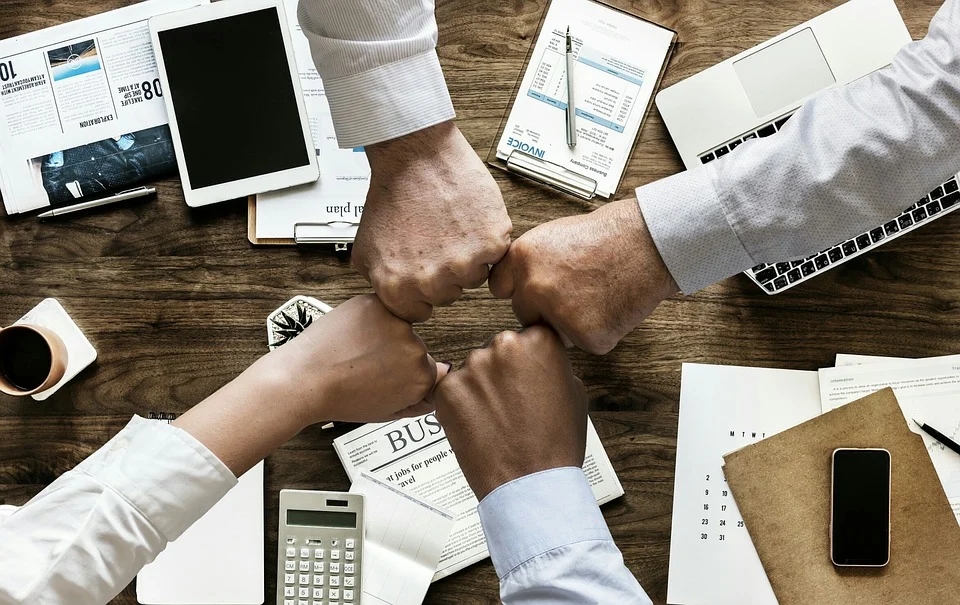 teamwork-3213924_960_720.jpg
